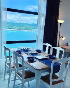 #1 Private Corner Stay! Ocean-View, Walk to Jetty & Food Spots-Mango House1