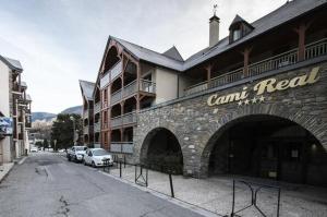 Appartements avec PISCINE INTERIEURE SAUNA Parking Etage 1 au Centre du Village dans Residence Cami Real : photos des chambres