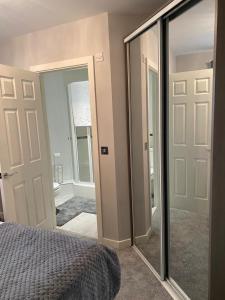 2 Double Bedroom Apartment in Edgware, London