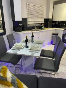 2 Double Bedroom Apartment in Edgware, London