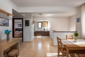 Blue Wave Villa - road view