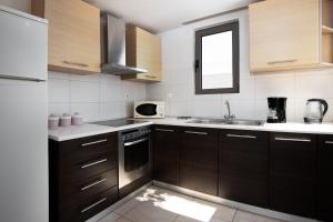 Blue Wave Villa - road view