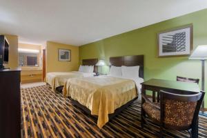 Queen Room with Two Queen Beds - Non-Smoking room in Quality Inn & Suites Mt Dora North