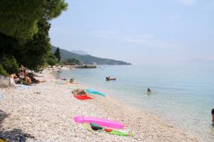 Apartments by the sea Zaostrog, Makarska - 10431 