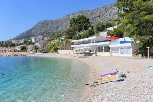 Family friendly apartments with a swimming pool Zivogosce - Porat, Makarska - 18150