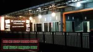 Kanalan Homestay Banyuwangi - 班尤温当