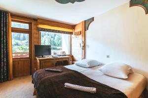 Hotels La Maison Les Peupliers : Chambre Classique avec Balcon - Vue sur Lac