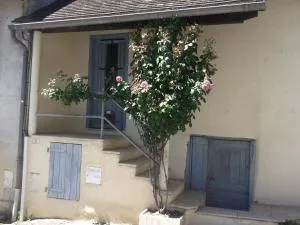 Chaleureuse petite maison avec jardin - 康普