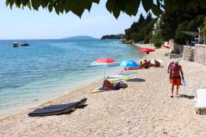 Apartments by the sea Brist, Makarska - 19330