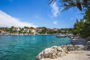 Seaside family friendly house with a swimming pool Razanj, Rogoznica - 19735