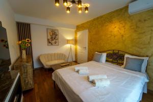 Main square 5 star luxury apartment with view