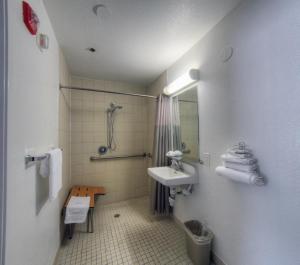 Double Room - Disability Access - Roll In Shower room in Motel 6-Orlando FL - Winter Park