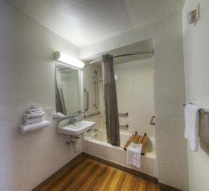 Double Room - Disability Access - Roll In Shower room in Motel 6-Orlando FL - Winter Park