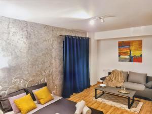 Ultracentral 5* Boutique Hotel style apartment. Brand new. 2 rooms. Spacious. Free parking