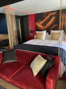 Appartements Suite Gatsby - balancoire et baignoire duo - Luxe et charme - climatisation : photos des chambres