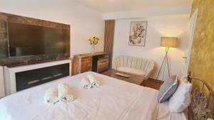 Main square 5 star luxury apartment with view