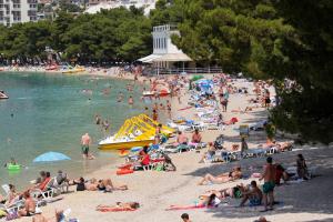 Apartments with a parking space Makarska - 6844