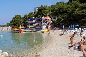 Apartments with a parking space Makarska - 6844