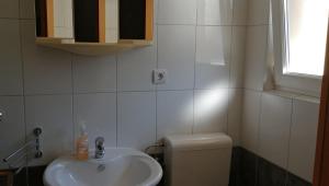 Apartments with parking space Makarska - 6850