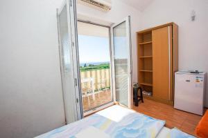 Apartments with parking space Makarska - 6729