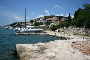 Apartments by the sea Tisno, Murter - 11289