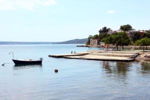 Apartments with a parking space Maslenica, Novigrad - 13405 