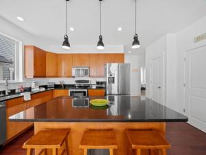 A Shore Thing 1 - OCEANFRONT and DOG FRIENDLY! Private beach access! townhouse