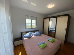 Apartments with parking space Maslenica, Novigrad - 12636