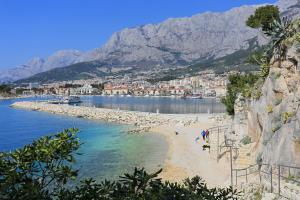 Apartments with a parking space Makarska - 17047