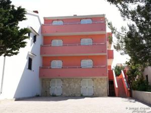 Apartments with a parking space Novalja, Pag - 19181 