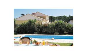 Maisons de vacances Holiday home Saint Jean de Monts 45 with Outdoor Swimmingpool : photos des chambres