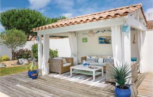 Maisons de vacances Holiday home Saint Jean de Monts 45 with Outdoor Swimmingpool : photos des chambres