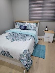 Classic & Luxury Private Detached Entire Home with Free WI-FI & T.V