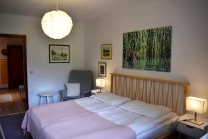 Hiša ob jezeru - House by the Lake