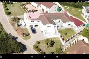 Lovely 2-bedroom vacation home with free parking - Aston Bay