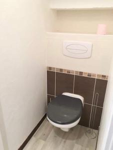 Appartements Petit studio bien place jardin et parking gratuit : photos des chambres