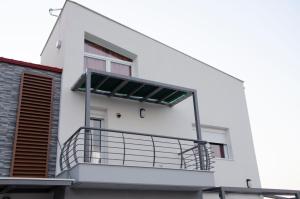 Gardens Sunset Αvra