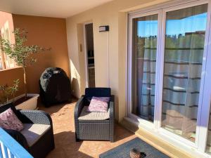 Coeur de Fréjus, LAMPHITHÉÂTRE, appartement 3 pièces climatisé, terrasse, barbecue, piscine & parking