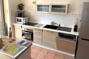 Coeur de Fréjus, LAMPHITHÉÂTRE, appartement 3 pièces climatisé, terrasse, barbecue, piscine & parking