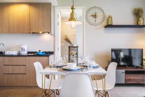 Amazingly UNIXX 2 Bedroom Condo in Pattaya