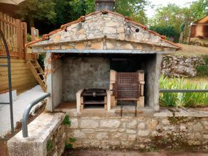 Maisons de vacances Le Cuvier : Maison 2 Chambres