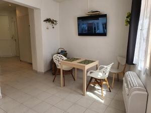 Suquet 22 – 2 Pièces, Cannes Cœur Historique, Calme, Plage à 300m, Parking