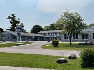 Lighthouse View Motel - Cheboygan