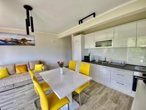 Adria Sea & Mountains