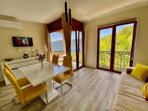 Adria Sea & Mountains