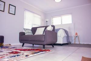 Charms and bows studio apartment -near ORT airport