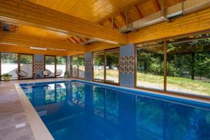 Greenhouse Klara with heated pool