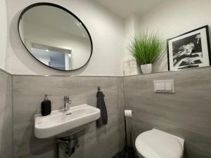 Gleis 11 - kontaktloser 24-7 Check-I, Boxpringbett, W-LAN & Parkplatz kostenlos