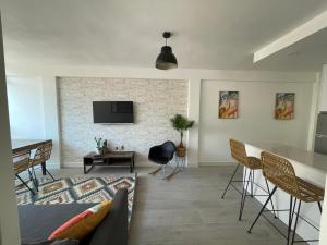 LUMINOSO APARTAMENTO RECIÉN REFORMADO