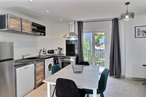 Appartements Apt type 3 en Duplex sur EVIAN les Bains vue lac : photos des chambres